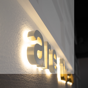 Op maat gemaakte verlichte buiten LED-letterwandbord 3D acryl verlicht logo 3D LED-kanaallettersbord - Product Image 3