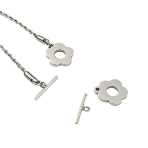 Fermoir à bascule en forme de fleur |   Connecteur OT en acier inoxydable plaqué or 18 carats en forme de fleur de prunier pour la fabrication de bijoux, bracelets et colliers DIY - Product Image 5
