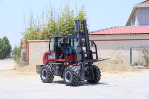 Carretilla elevadora todoterreno diésel de 4 toneladas para carreteras de montaña escarpadas y construcción pesada - Product Image 5