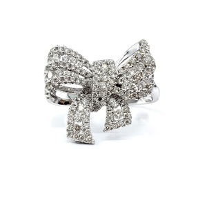 Offre Exceptionnelle : Bague de Mariage Classique en Or 18 carats et Diamants avec Grand Nœud Papillon - Product Image 1