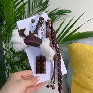 Llaveros de moda ligeros de felpa 3D, colgante portátil de perro de dibujos animados, dije de chocolate, llavero de poodle de PU para bolso de mujer - Product Image 2