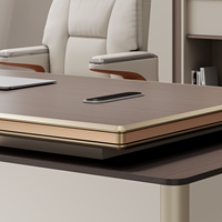 Bureau de direction moderne de grande taille avec un design de panneau de luxe léger, table de bureau en L pour une seule personne