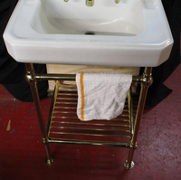 Miroir et console de courtoisie de cadre d'acier inoxydable de laiton de satin pour les meubles de salle de bains haut de gamme d'hôtel et de station de vacances