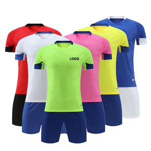 Traje de fútbol transpirable para hombres con logotipo personalizado hecho de tela de poliéster - Product Image 3