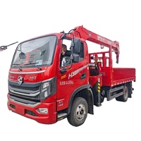 Camion-grue de levage de poteaux pour l'installation de lignes électriques et l'ingénierie des réseaux électriques ruraux