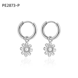 Pendientes de aro con forma de flor Amy Amy con perlas de imitación chapadas en plata para mujer, joyería de regalo PE2873 - Product Image 3