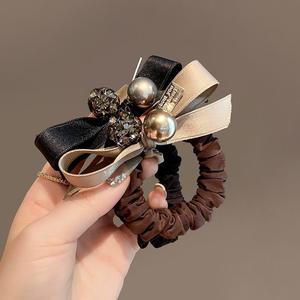 Elastico per <span class=keywords><strong>Capelli</strong></span> Stile Retrò Francese con Fiocco di Perle, Lussuoso Scrunchie Autunno Inverno, Nuovo Elastico per <span class=keywords><strong>Capelli</strong></span> da <span class=keywords><strong>Donna</strong></span> - Product Image 3