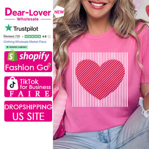 親愛なる恋人様卸売女性用サシェピンクコントラストストライプハートプリントバレンタインデーTシャツ - Product Image 1