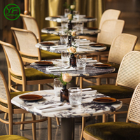 Mobilier commercial en marbre pour restaurants et cafés : ensemble table et chaises, banquette et sièges pour restaurant