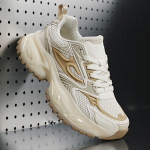 Chaussures de sport élégantes pour hommes avec design respirant en maille et amorti personnalisé - Product Image 1