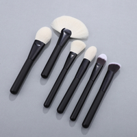 Ensemble de pinceaux de maquillage de voyage Portable 18 pièces Odm/Oem manche en bois personnalisé poils cosmétiques écologiques pinceaux pour les yeux de précision