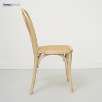 Chaise Thonet empilable en bois avec assise en rotin pour mariage - Offre Spéciale