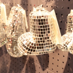 Luxurious Handmade Foam Shoe-Shaped Hanging Ornaments with <b>Mini</b> Mirror 100pcs <b>Christmas</b> <b>Tree</b> Decor - Product Image 2