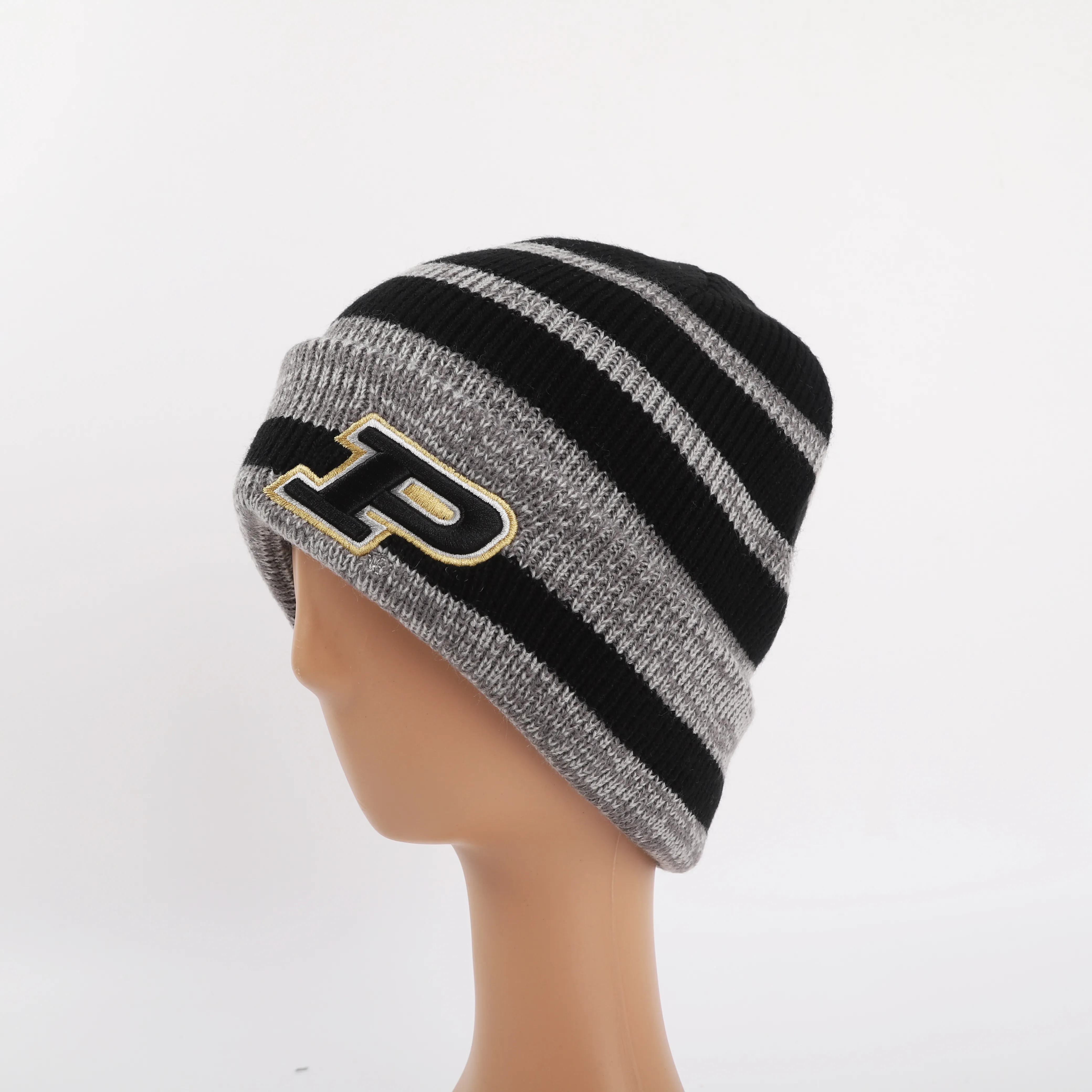 Grosir topi musim dingin rajut kustom akrilik logo jacquard topi beanie dengan logo kustom