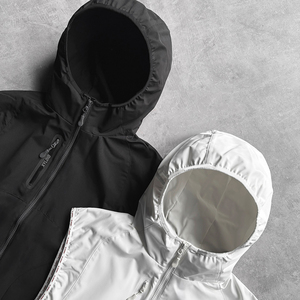 Chaqueta cortavientos impermeable con cremallera y logotipo personalizado, diseño sin mangas para hombre, chaqueta cortavientos unisex para otoño. - Product Image 2