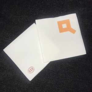 De como servilletas de cóctel 23X23xm 1ply Color blanco con patrón impreso para restaurante o fiesta - Product Image 2