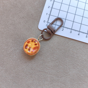 Llavero de chocolate con forma de tarta de huevo, colgante de corazón lindo para niña, accesorio para bolso de estudiante, decoración colgante para mejor amiga - Product Image 5