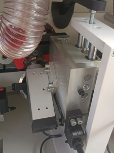 Machine à plaquer les chants en PVC pour le travail du bois utilisée pour améliorer la surface du bois Les composants du noyau incluent le moteur - Product Image 5