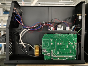 Machine à souder MIG 220V avec technologie d'onduleur industriel 250A et roues - MIG/MAG/Flux et MMA 4-en-1 pour un travail de soudage de qualité - Product Image 3