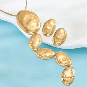 2025 Nieuwe Aanwinst Nieuwe Modieuze Ovale Oorbellen Lange Y-vormige Ketting Trui Ketting Retro Lange Hanger Geometrische Kettingen Set - Product Image 3