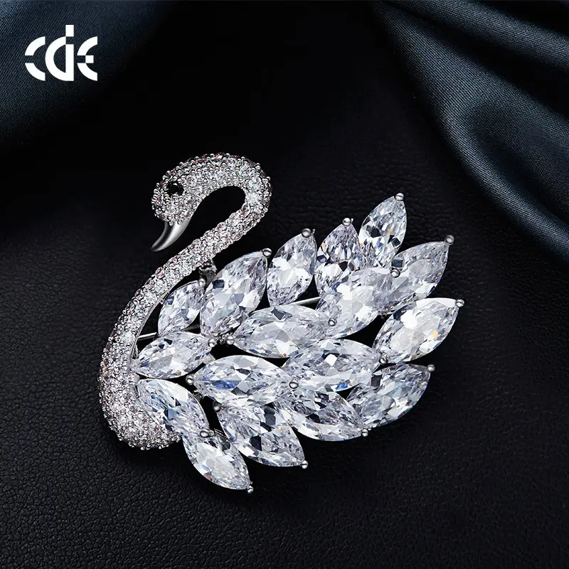 ODM OEM fabricante de joyas de moda de diseño simple de zirconia cúbica swan broche