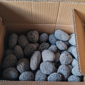 Pietra Lavica Vulcanica Grigia di Alta Qualità, Resistente, Arrotondata e a Forma di Uovo, per Barbecue e Stufe - Product Image 1