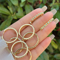 Boucles d'oreilles à la mode en cuivre plaqué or 18 carats avec zircon de différents styles pour un usage quotidien