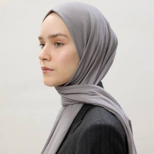 Bufanda Hijab de Jersey largo y liso con estilo, diseño minimalista suave y transpirable para actividades musulmanas al aire libre y salidas de trabajo en otoño - Product Image 2