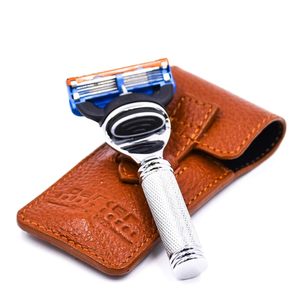 Maquinilla <span class=keywords><strong>de</strong></span> <span class=keywords><strong>Afeitar</strong></span> <span class=keywords><strong>de</strong></span> Seguridad Compacta Parker Travel <span class=keywords><strong>de</strong></span> 2.75 Pulgadas - Maquinilla <span class=keywords><strong>de</strong></span> <span class=keywords><strong>Afeitar</strong></span> con Mango Metálico y Funda <span class=keywords><strong>de</strong></span> Lujo Tipo Sillín 1 Unidad - Product Image 2