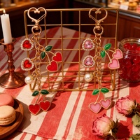 Y2K Vintage Cherry Heart Emaille sleutelhanger Zinklegering Parel Fruit sleutelhanger Cadeau voor vrouwen Meisjes Verjaardag Groothandel