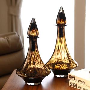 RYLAVA Vaso da Tavolo in Vetro Soffiato a Mano con Stampa Leopardata Ambrata - Ornamento Moderno di Lusso per la Casa - Product Image 3