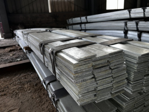 Barra Plana de Acero al Carbono Galvanizado S235JR S355JR A36 Ranurada con Orificios Laminada en Caliente - Product Image 5