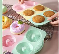 Moule en silicone multicolore en forme de dessin animé, qualité alimentaire, pour chocolat, biscuits, mousses, bac à glaçons en silicone, vente en gros pour la pâtisserie