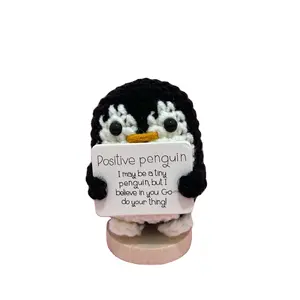 Pingüino positivo hecho a mano ganchillo positivo patata tomate limón pepino muñeca lindo tejido de lana muñecas regalos con tarjeta positiva