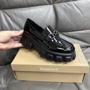 Mocassini Slip-on da <span class=keywords><strong>donna</strong></span> con tacco alto e tacco grosso stile britannico Versatile retrò con <span class=keywords><strong>borchie</strong></span> in metallo per <span class=keywords><strong>scarpe</strong></span> da <span class=keywords><strong>donna</strong></span> - Product Image 5