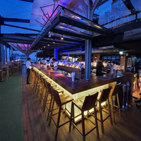 Comptoir de bar portable moderne en surface solide noire sur mesure pour la maison, les bars et les restaurants