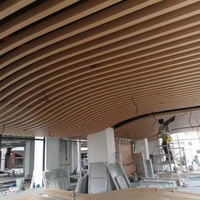 Plafonds en faux baffles linéaires en aluminium modernes de haute qualité, plafond en baffles en aluminium en forme de U