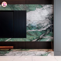 Dalles de pierre naturelle Émeraude Royale verte, effet paysager, pour mur d'accentuation de villa, vert émeraude dégradé avec veines argentées, poli miroir