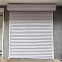 Portes enroulables en acier de conception industrielle sur mesure avec isolation thermique, résistantes au vent, durables pour une utilisation commerciale dans les centres commerciaux