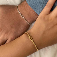 Cadeau de la Saint-Valentin fait main, collier en acier inoxydable PVD personnalisé pour femme, chaîne de serpent carrée, bracelet en or avec nœud d'amour pour couple