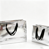 Sac fourre-tout en papier argenté brillant de luxe avec logo personnalisé, sac de shopping en papier réutilisable, sac cadeau pour entreprise, boutique
