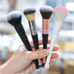 <span class=keywords><strong>Pinceau</strong></span> fond de teint simple <span class=keywords><strong>Pinceau</strong></span> fond de teint et correcteur à double tête avec logo personnalisé <span class=keywords><strong>Pinceau</strong></span> maquillage noir doux - Product Image 2