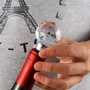 Bouchon de bouteille en forme de boule de cristal pour la conservation du vin, cadeau - Product Image 1
