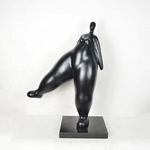 घर की सजावट के लिए फैक्टरी कस्टम फाइबरग्लास मूर्तिकला हाथ से चित्रित व्यक्तित्व एपॉक्सी राल मूर्ति कला अफ्रीकी महिला मूर्ति - Product Image 1