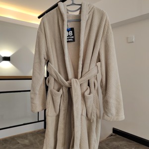 Vente en gros de vêtements de nuit de couleur unie pour femmes pour la maison, logo personnalisé, peignoir en velours corail confortable et épais pour l'hôtel, <span class=keywords><strong>spa</strong></span> et baignade - Product Image 1