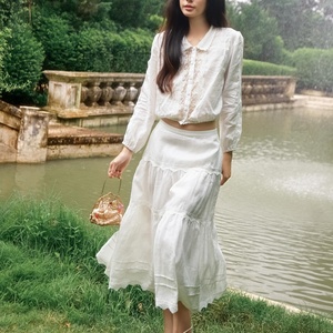 Ensemble assorti 2 pièces pour femme : Blouse à manches longues à col revers et patchwork de dentelle, jupe midi à volants en dentelle taille haute, tenue vintage style Cottagecore - Product Image 2