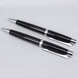 Bolígrafo de Lujo Plateado con Diseño Retorcido, Bolígrafo de Metal Promocional con Logotipo de Marca de Auto, Punta de 1.0 mm, Tinta Negra - Product Image 2