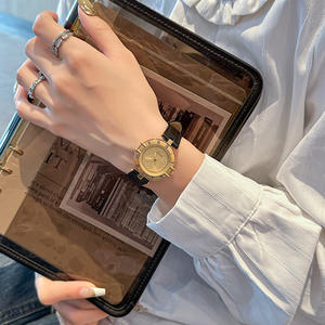 Montre pour femme de style niche, montre à quartz ronde, simple et élégante, bracelet en cuir - Product Image 2