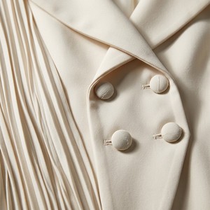 Ensemble tailleur deux pièces pour <span class=keywords><strong>femme</strong></span> : Blazer court et <span class=keywords><strong>pantalon</strong></span> plissé <span class=keywords><strong>à</strong></span> jambes larges – Élégant, formel, crème, luxe, couture sur mesure Jinyuan - Product Image 2