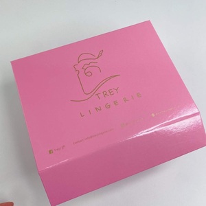 Boîtes cadeaux magnétiques roses personnalisées avec logo doré - Boîtes rigides pliables pour l'emballage de lingerie, de produits de soin et de beauté - Product Image 6